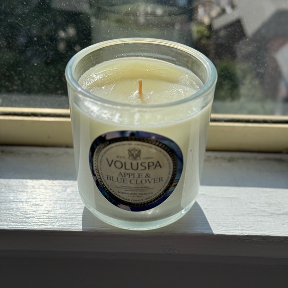 VOLUSPA APPLE & BLUE CLOVER CANDLE - Picture 4 of 4